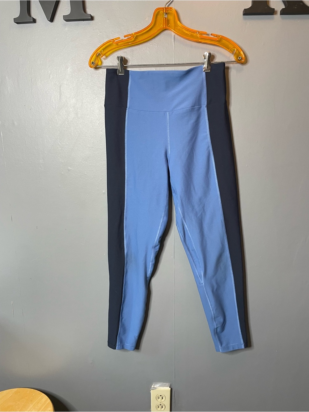 Abercrombie and fitch YPB blue and navy athletic leggings size large
